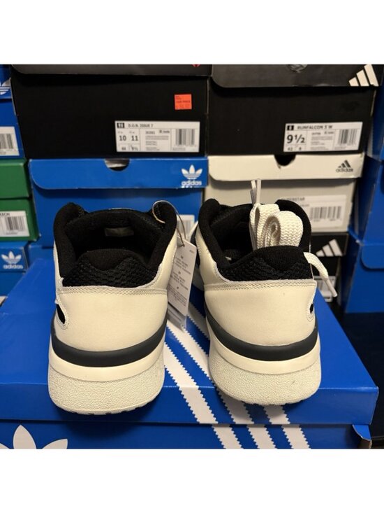 Athletic_Shoes